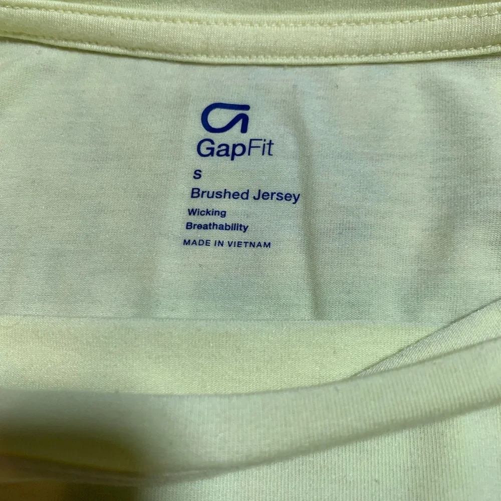 Gap fit brushed Jersey girls yellow top. Size S.